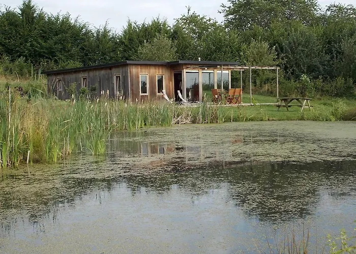 Photo de Hôtel Koi Paradise à Castillon